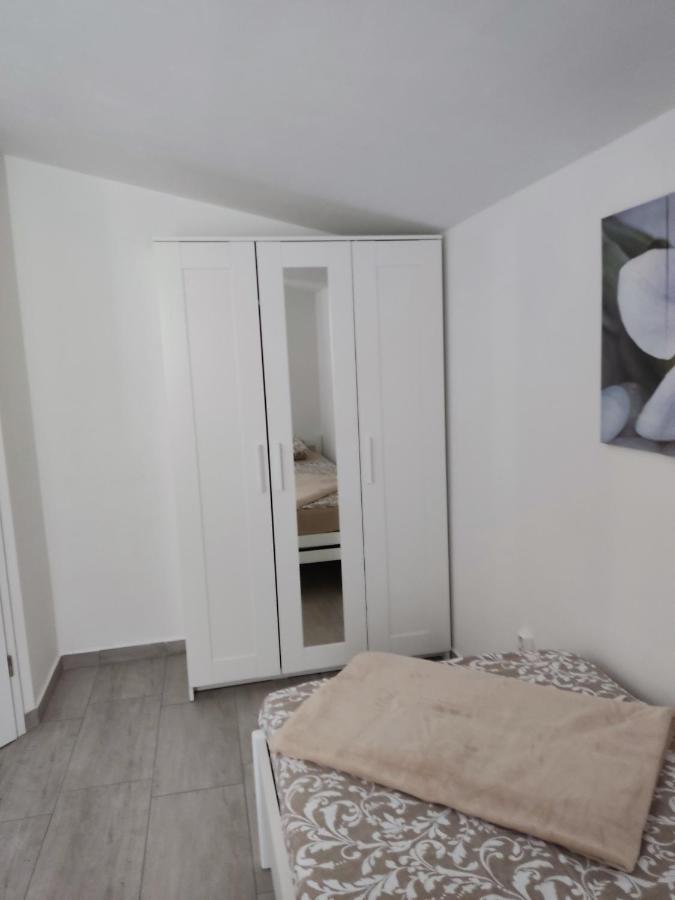 Apartmani Ima Rovanjska Luaran gambar