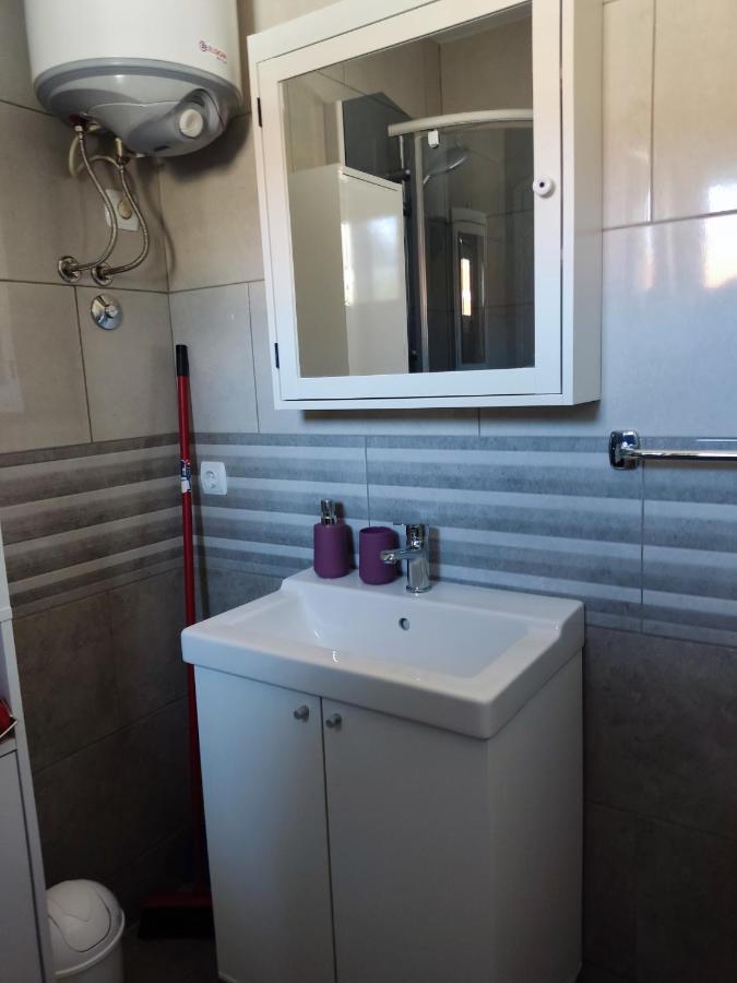 Apartmani Ima Rovanjska Luaran gambar