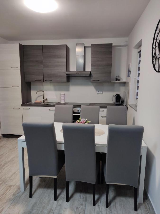 Apartmani Ima Rovanjska Luaran gambar